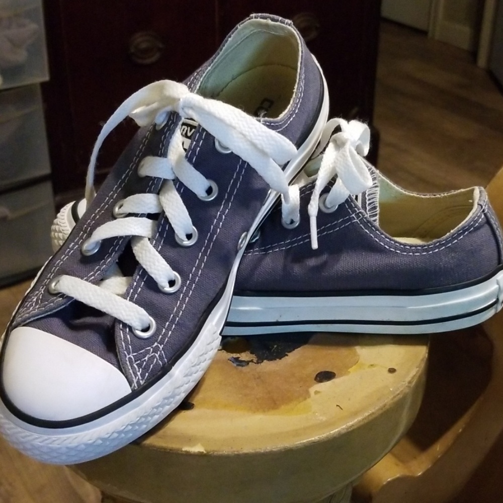 Unisex converse size 1.5 kids